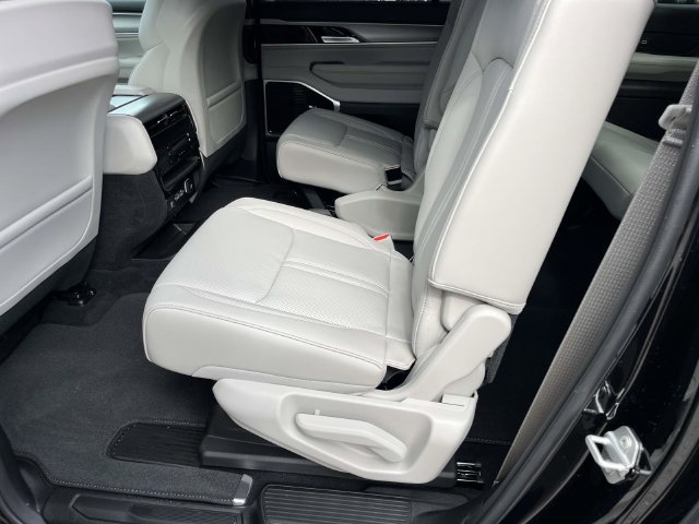 New 2026 Jeep Grand Wagoneer L Limited AWD/4WD image 20