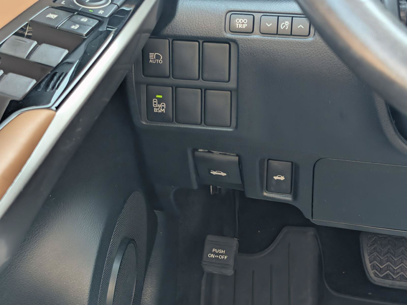 Used 2018 Lexus IS 300 AWD w/ Comfort Package image 14