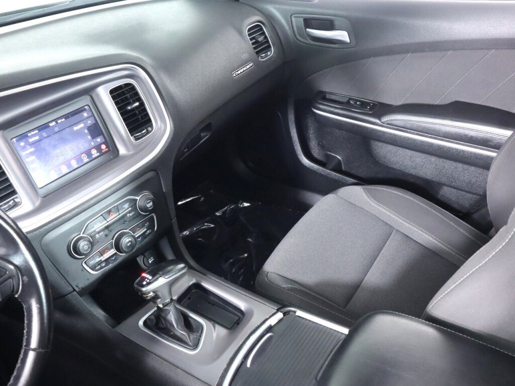 Used 2019 Dodge Charger SXT image 29