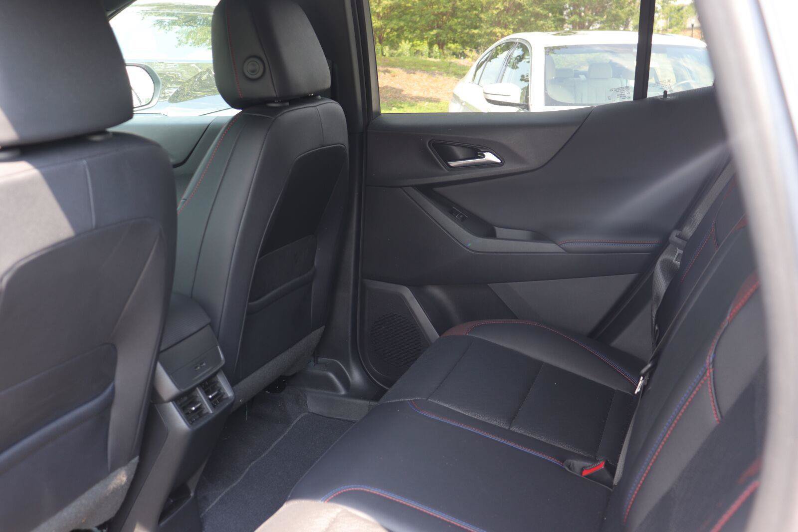 Used 2025 Chevrolet Equinox RS FWD image 13