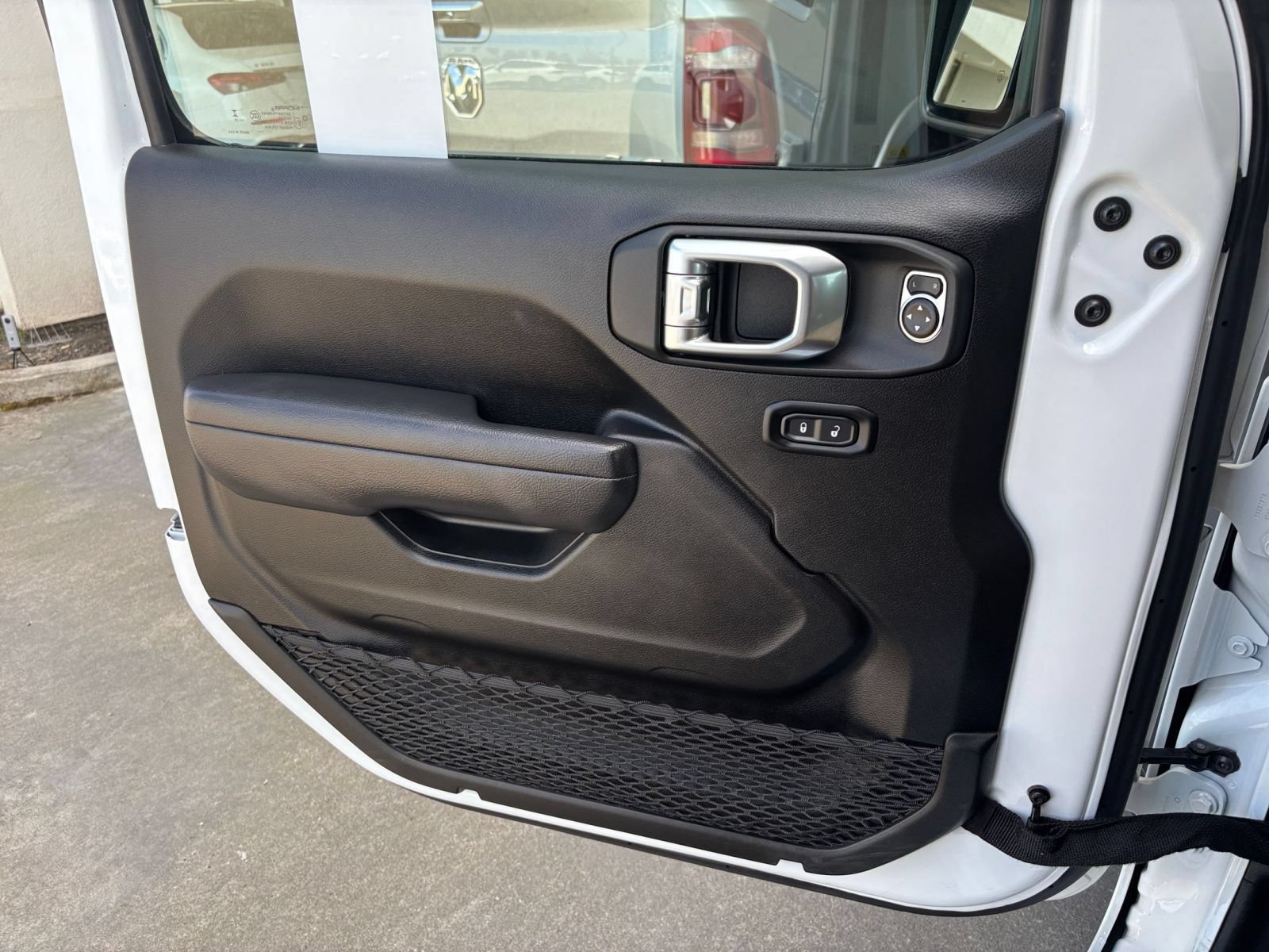 Used 2025 Jeep Wrangler Unlimited Sport AWD/4WD image 18