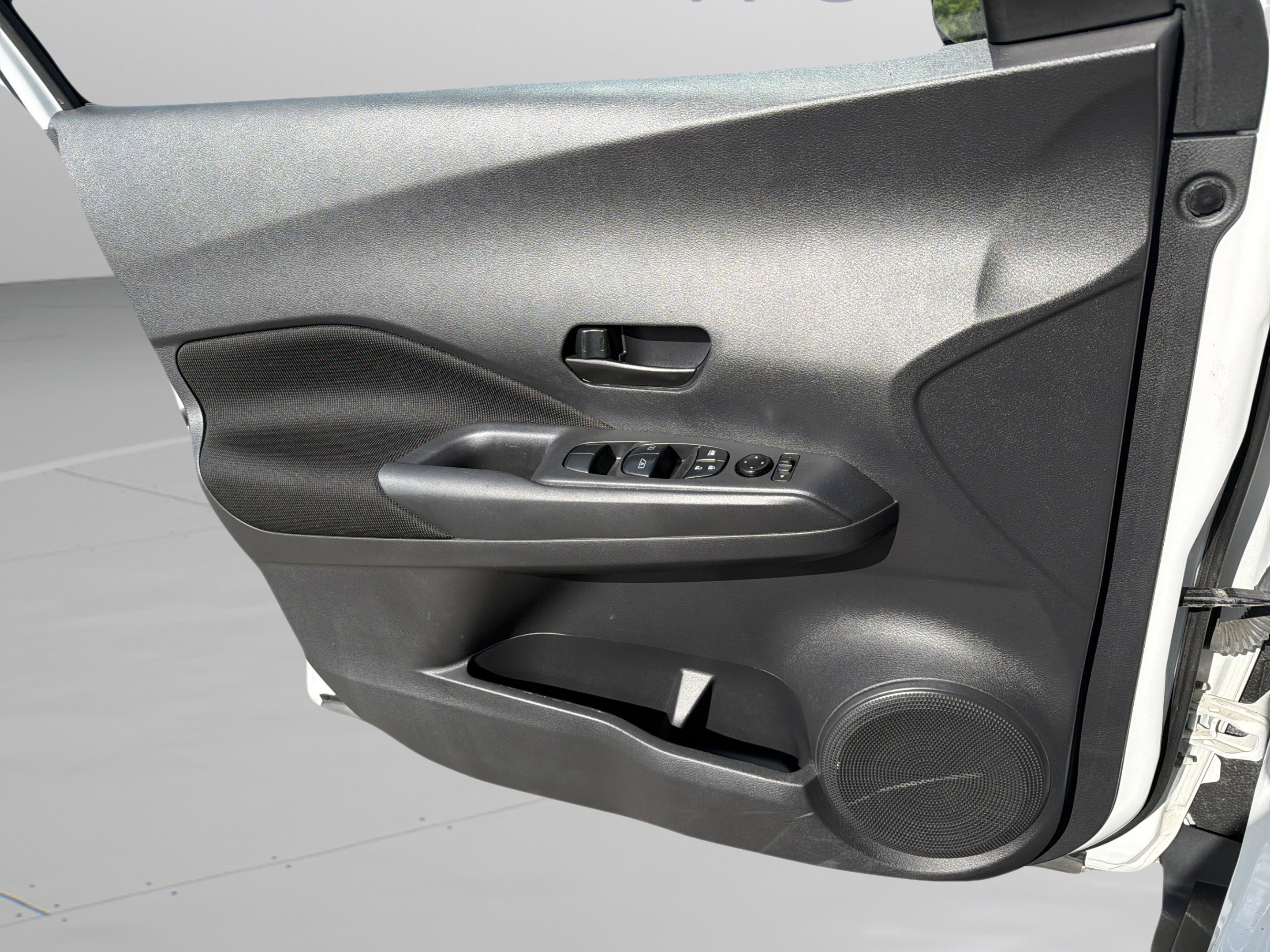 Used 2022 Nissan Kicks S FWD image 16