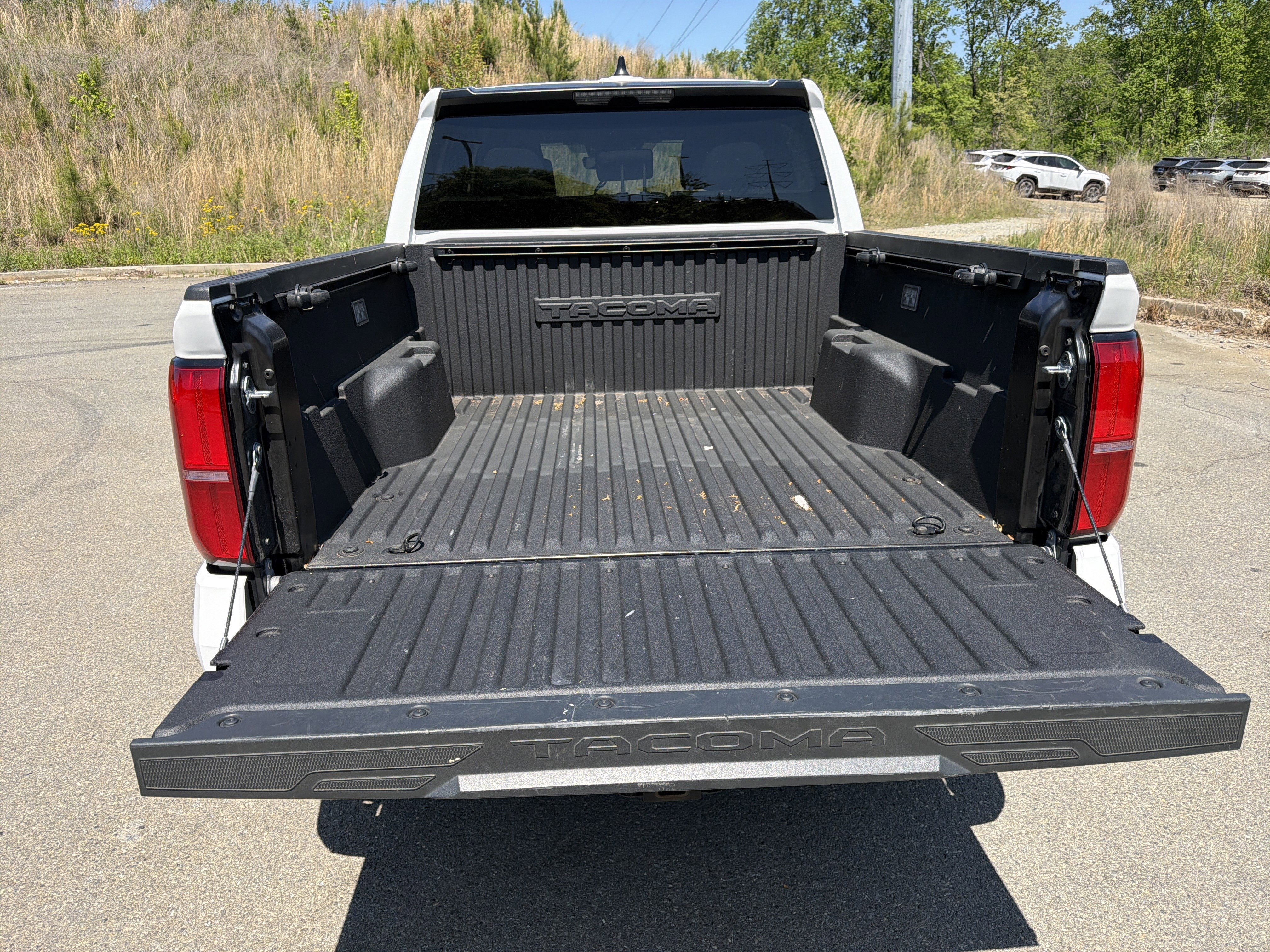 Used 2025 Toyota Tacoma SR5 AWD/4WD image 18
