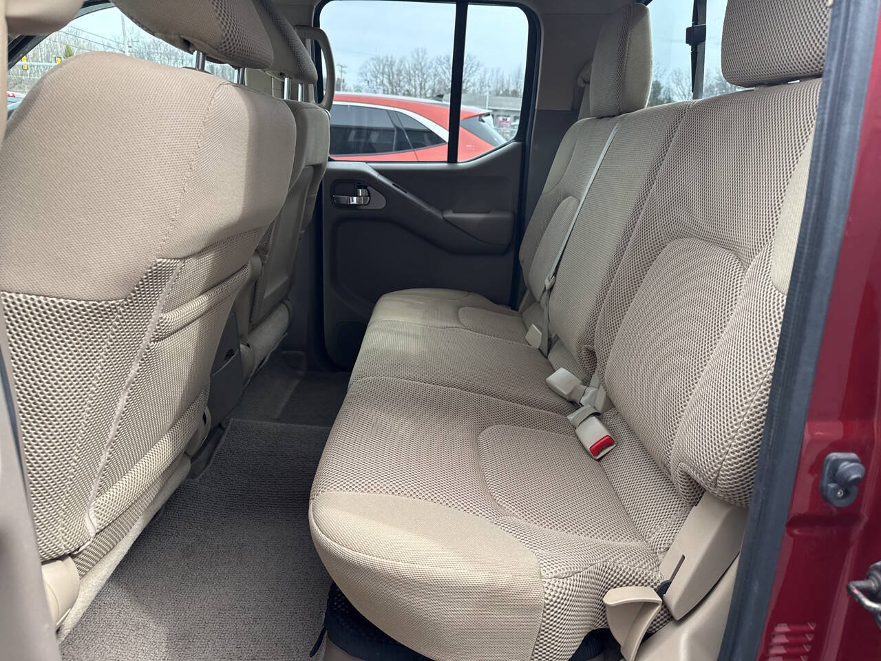 Used 2014 Nissan Frontier SV w/ SV Value Truck Package AWD/4WD image 15
