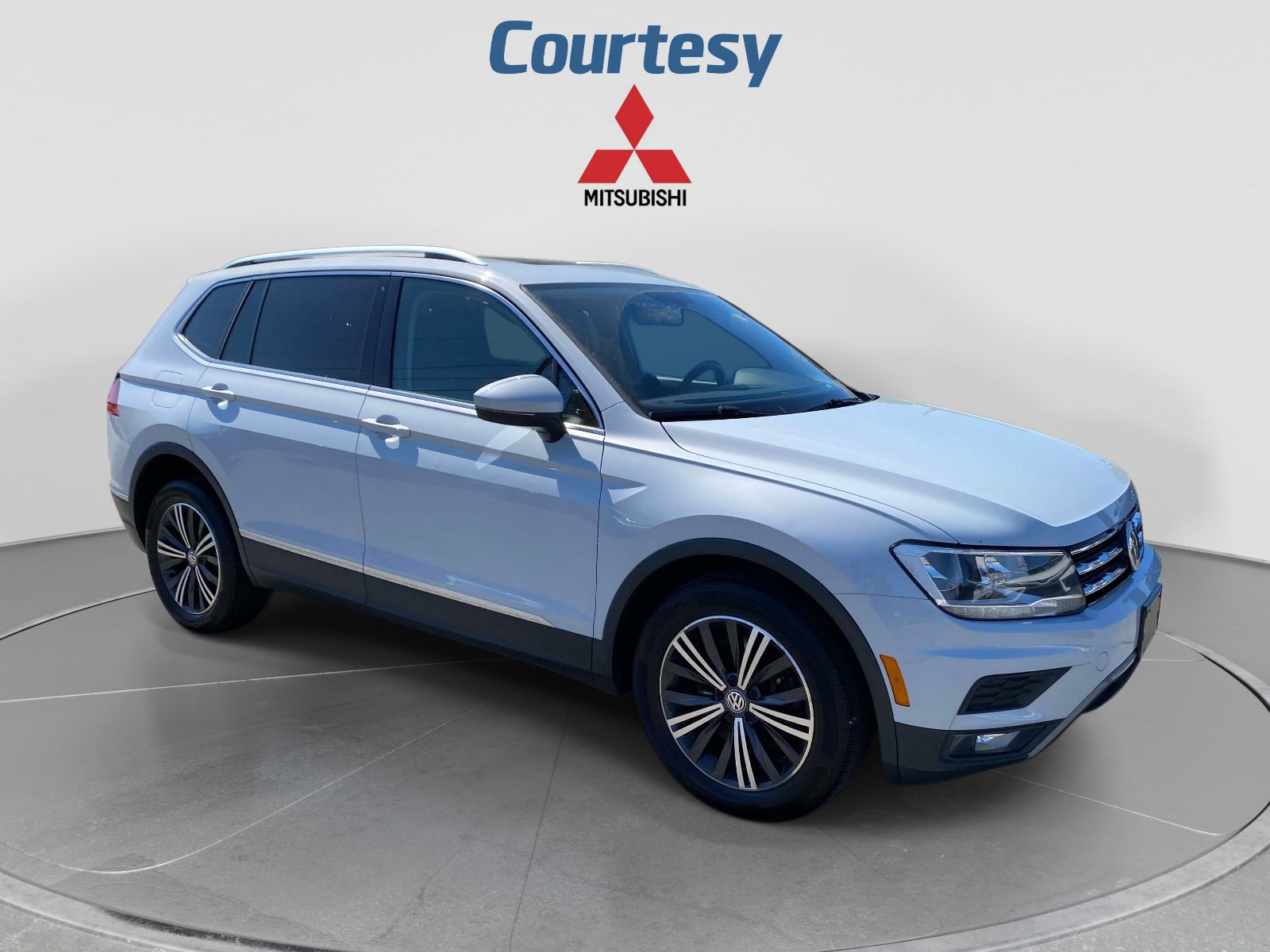 Used 2018 Volkswagen Tiguan SEL AWD/4WD image 10