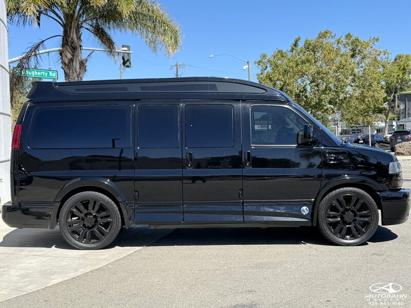 Used 2017 GMC Savana 2500 RWD image 6