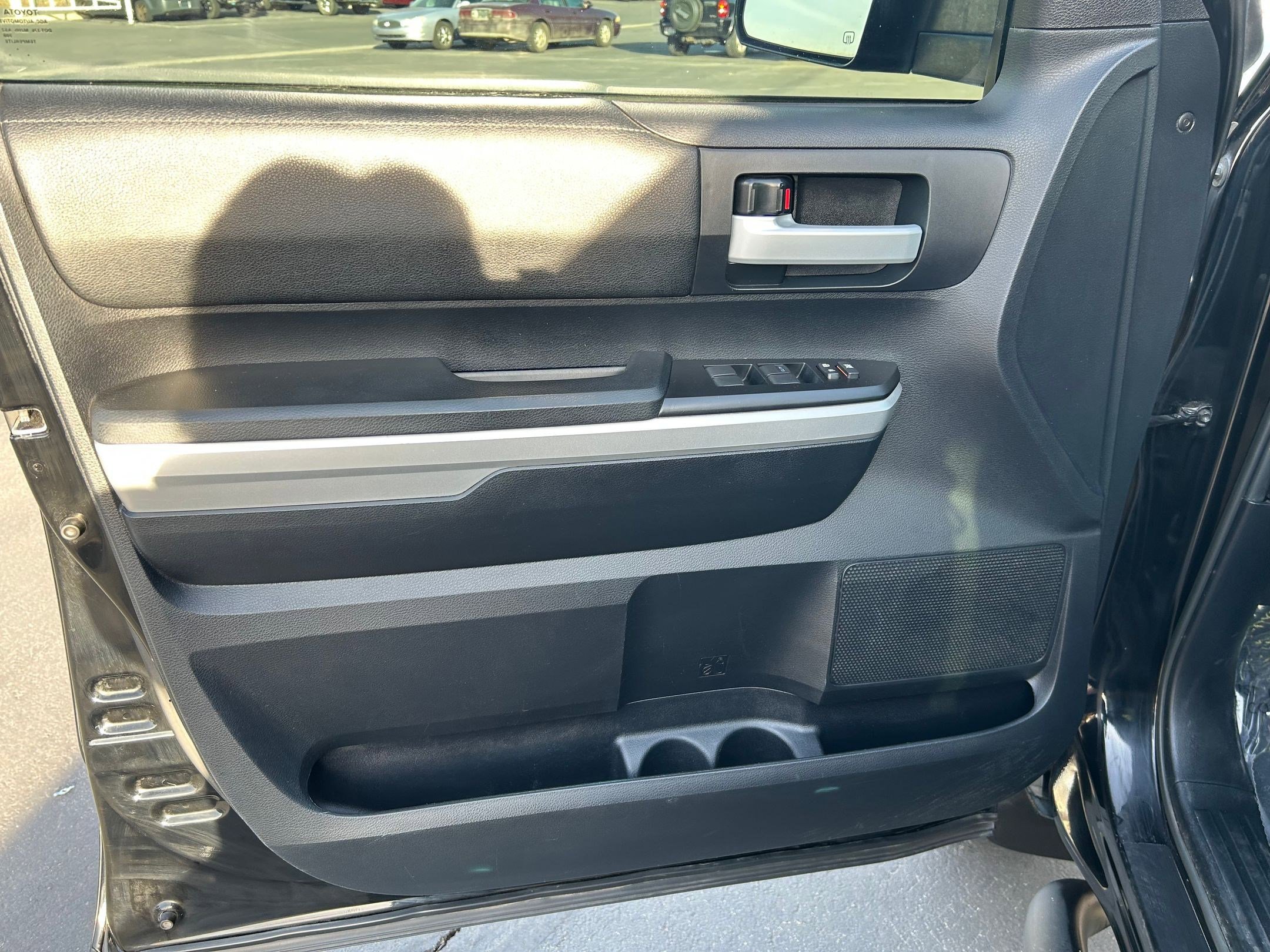 Used 2015 Toyota Tundra SR5 image 9