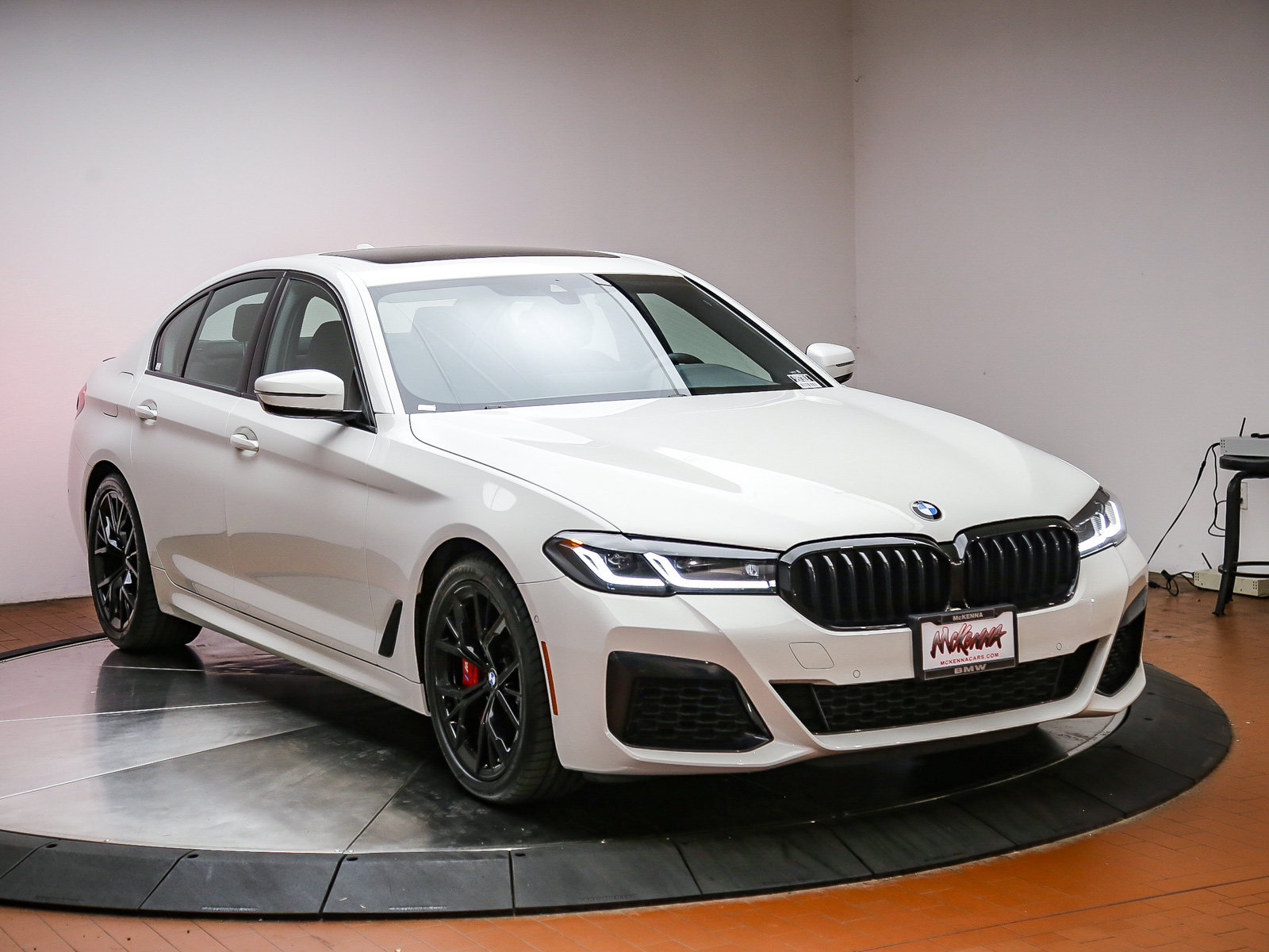 Certified 2023 BMW 540i w/ M Sport Package RWD image 3