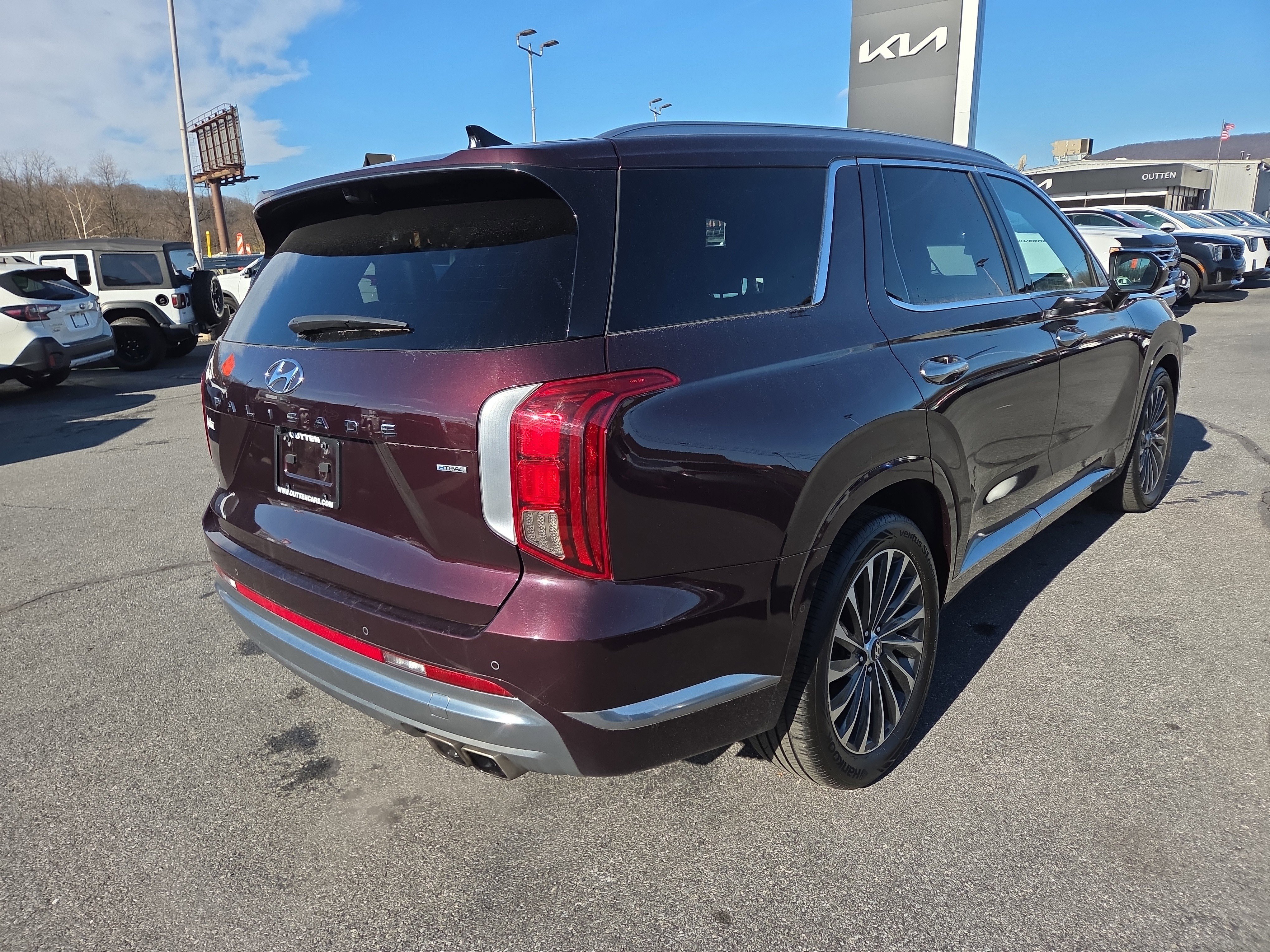 Used 2024 Hyundai Palisade Calligraphy image 3