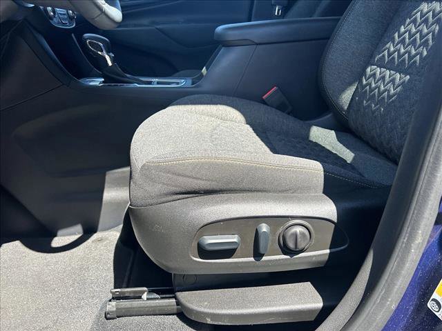 Used 2023 Chevrolet Equinox LT FWD image 17