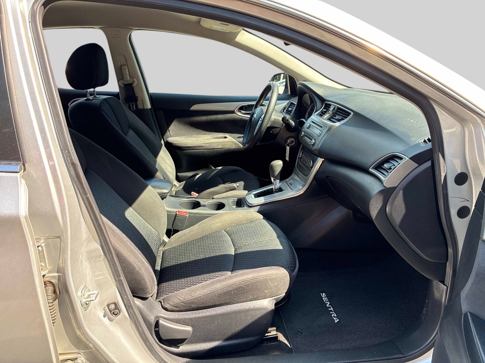 Used 2014 Nissan Sentra SR w/ Electronics Package FWD image 8
