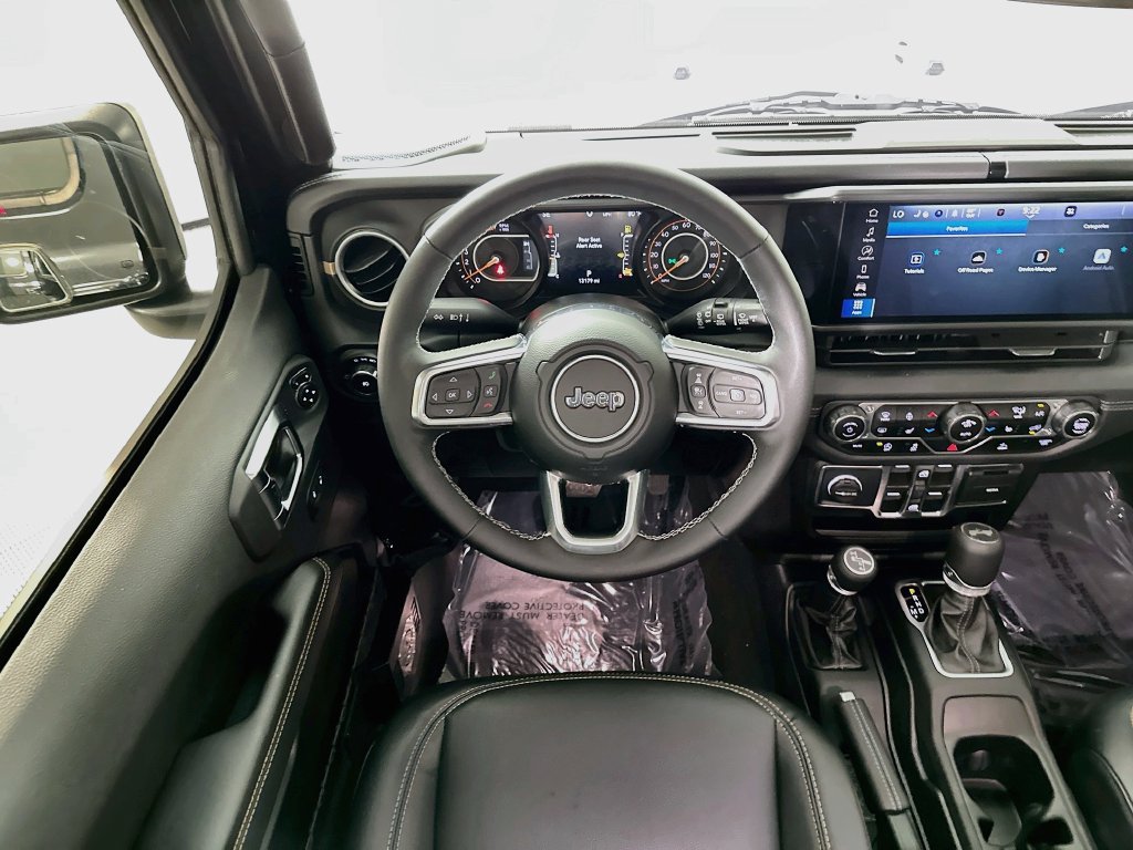 Used 2025 Jeep Wrangler Unlimited Sahara AWD/4WD image 20