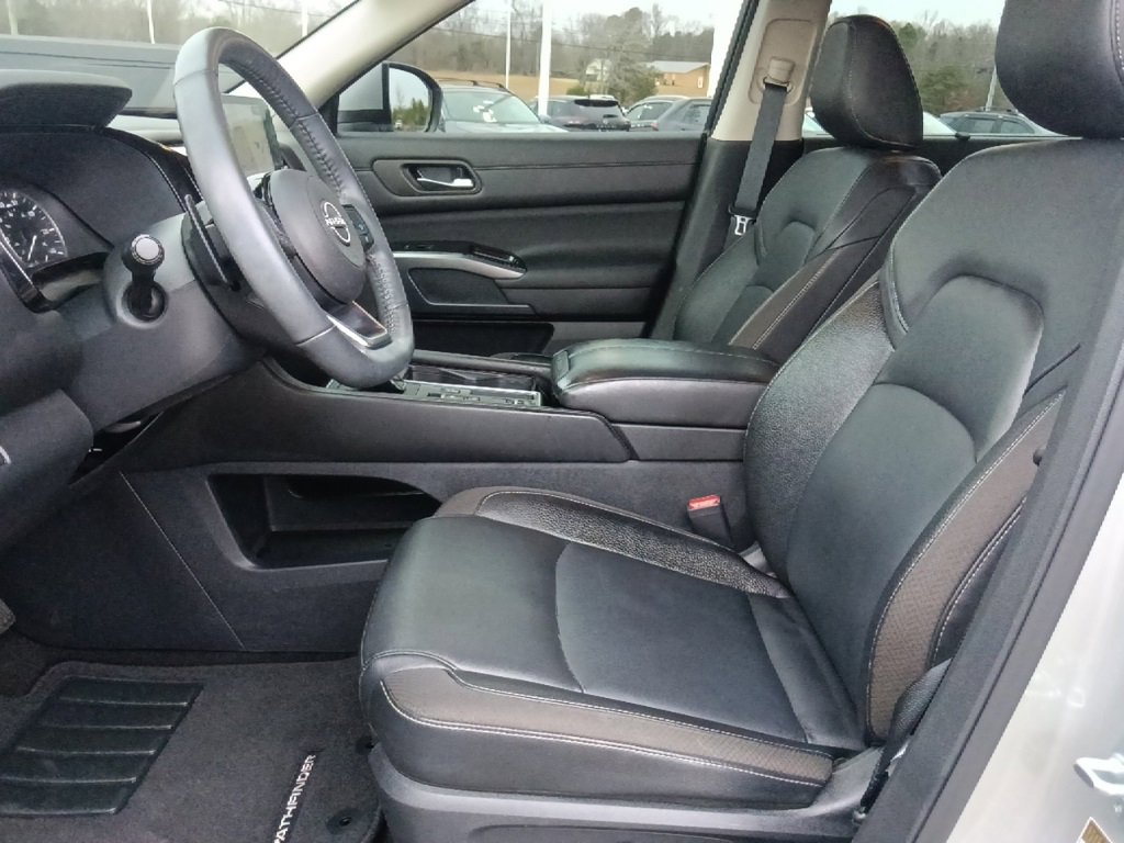 Used 2025 Nissan Pathfinder SL w/ SL Premium Package image 15