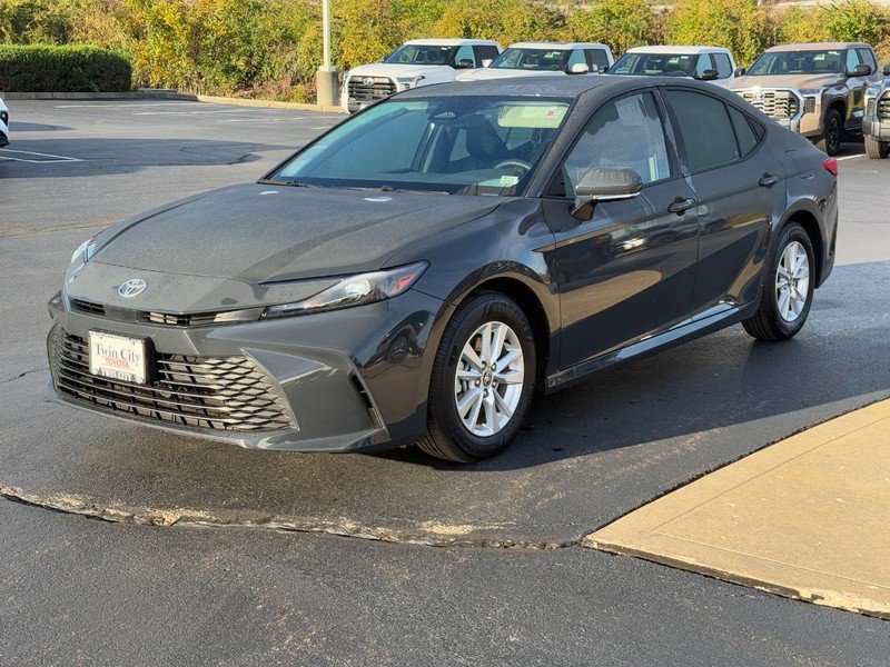 Used 2025 Toyota Camry LE image 9