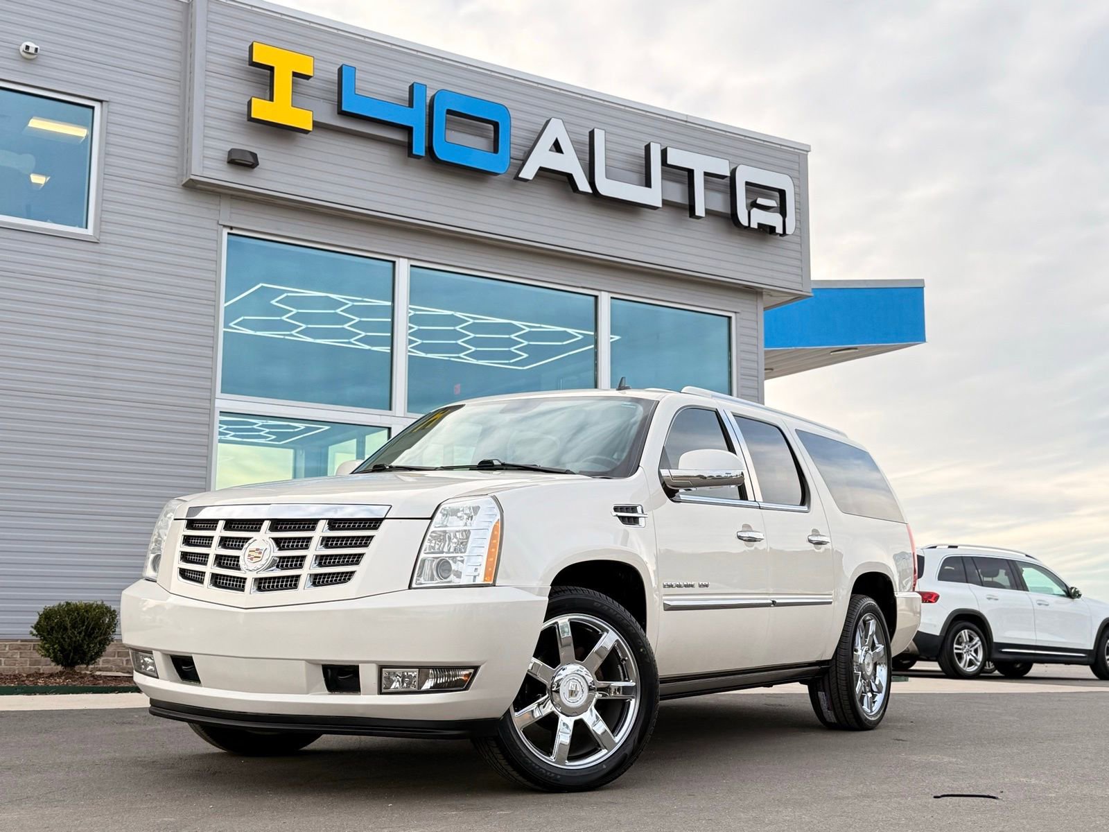 Used 2012 Cadillac Escalade ESV Luxury image 1