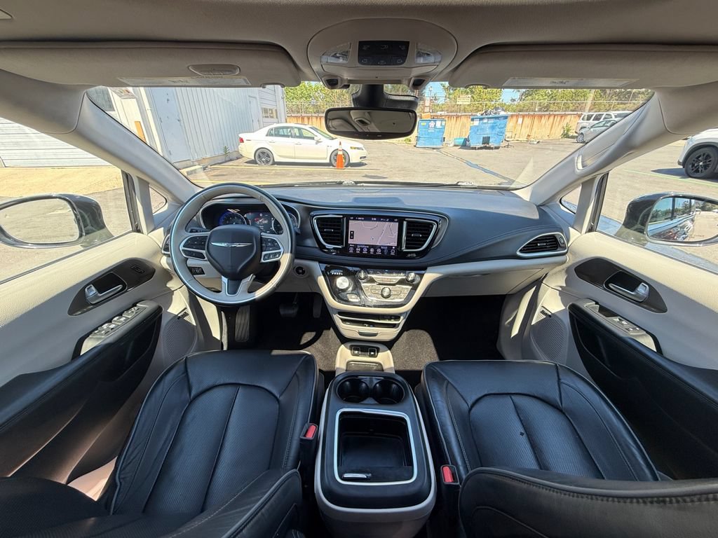 Used 2018 Chrysler Pacifica Limited w/ Tire & Wheel Group FWD image 24