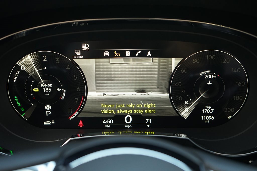 Used 2023 Bentley Bentayga Plug-In Hybrid image 14