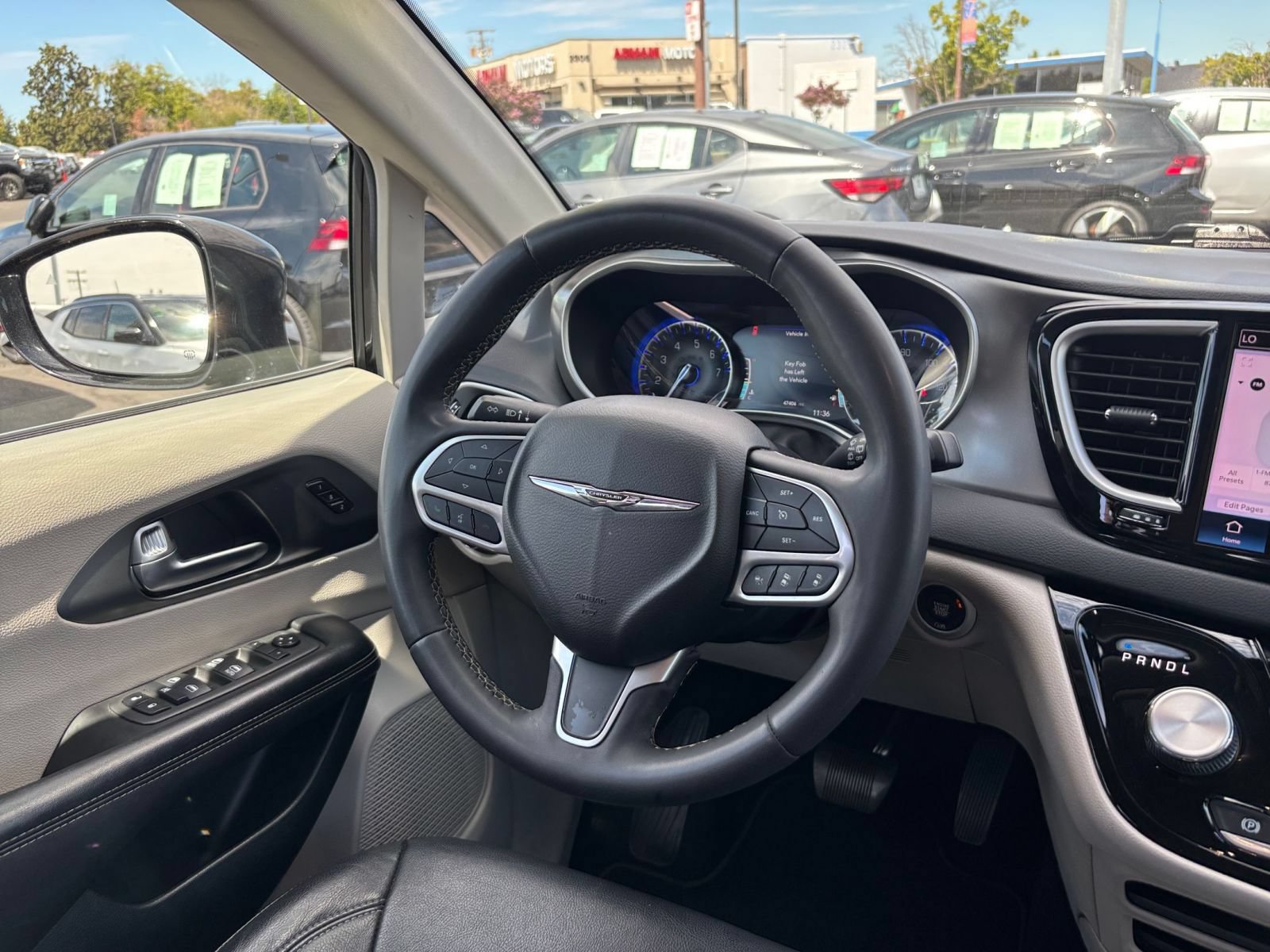 Used 2022 Chrysler Pacifica Touring-L FWD image 36