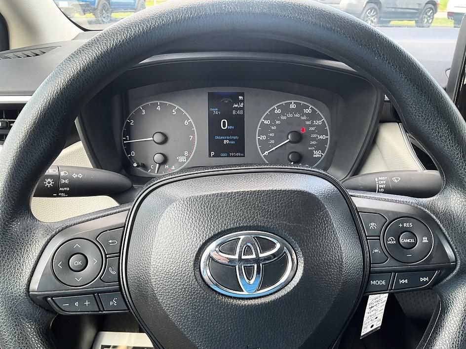 Used 2025 Toyota Corolla LE FWD image 23