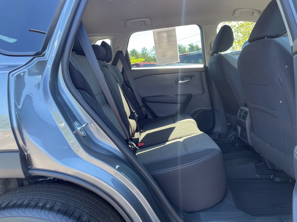 Used 2023 Nissan Rogue SV AWD/4WD image 28