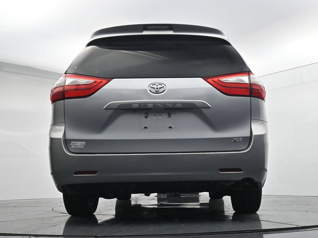 Used 2015 Toyota Sienna XLE w/ Four Season Floor Mat Package FWD image 21