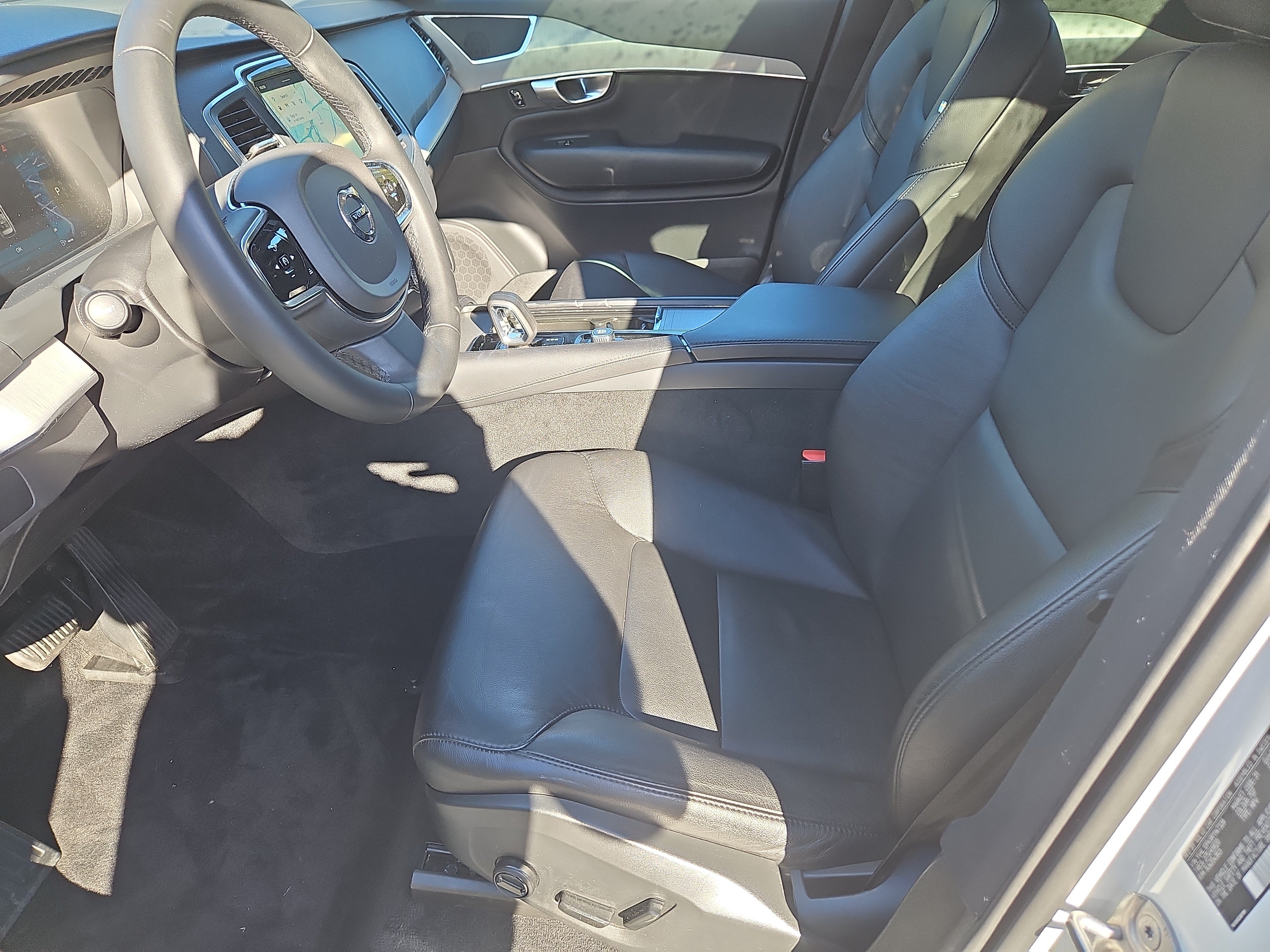 Used 2024 Volvo XC90 B5 Core w/ Climate Package AWD/4WD image 32