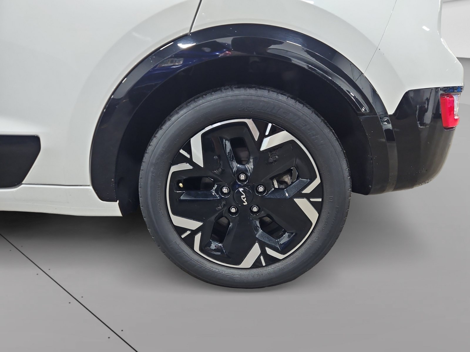 Used 2023 Kia Niro Wind w/ Wind Preserve Package FWD image 14