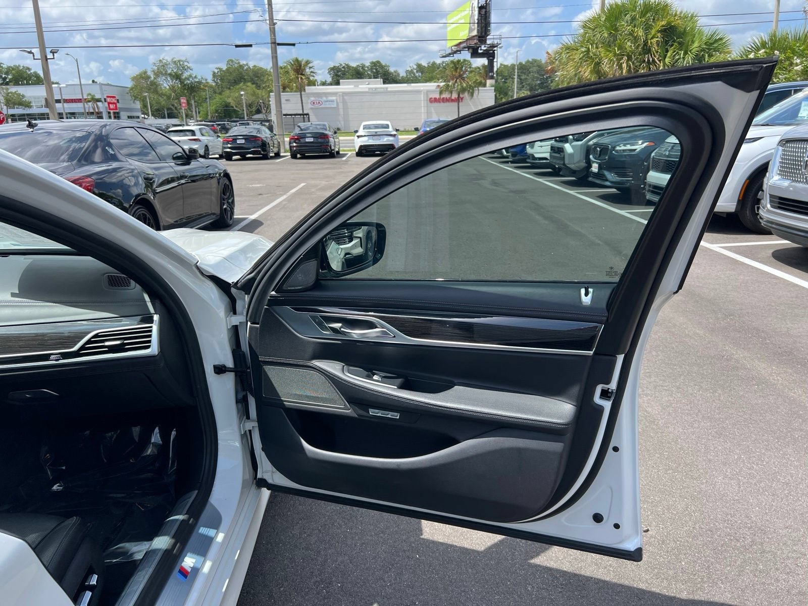Used 2018 BMW 740e xDrive w/ M Sport Package AWD/4WD image 57