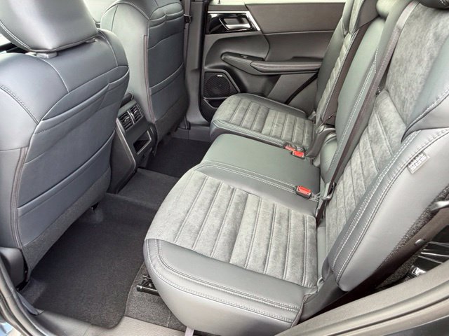 New 2026 Mitsubishi Outlander LE FWD image 15