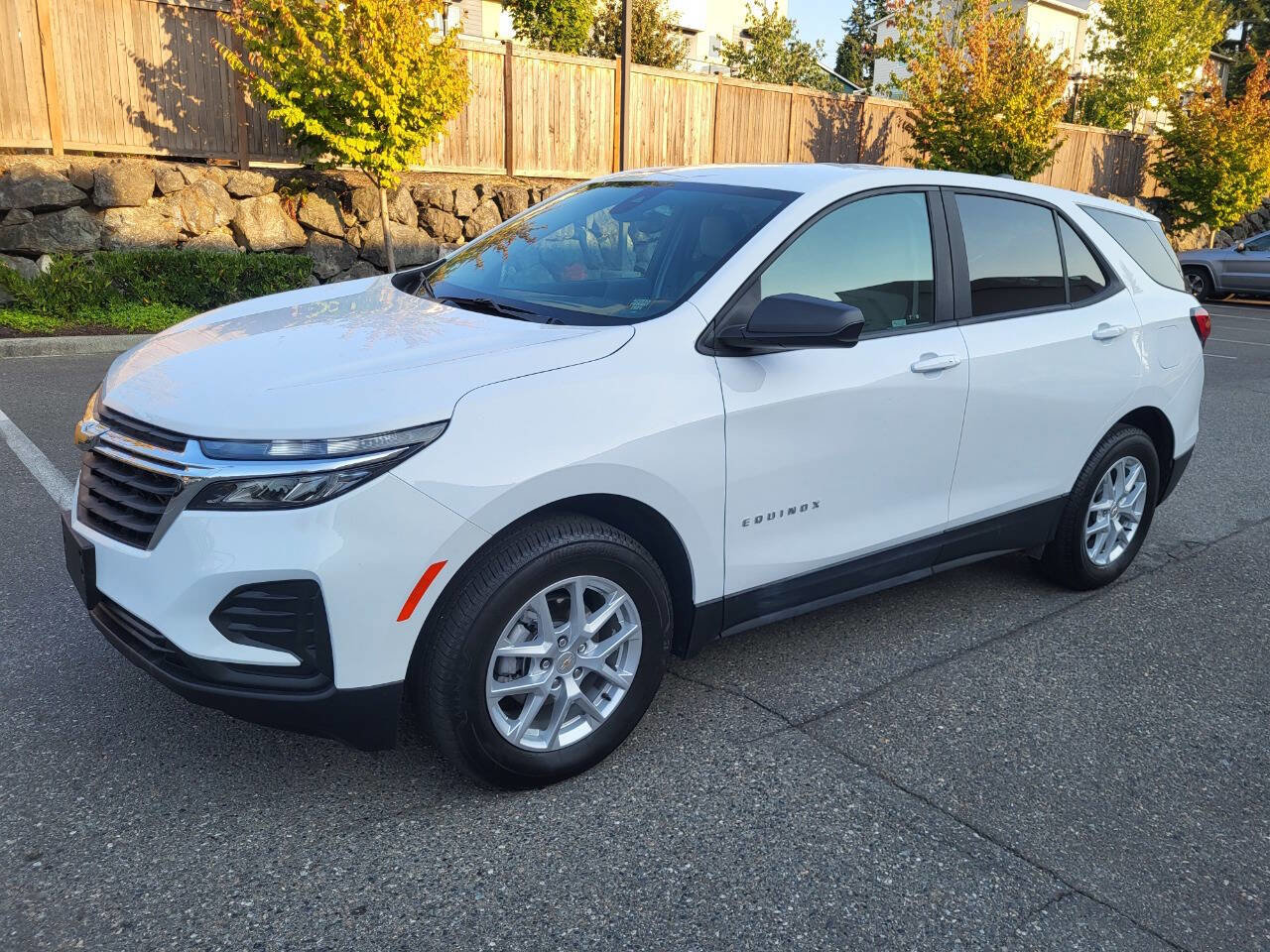 Used 2024 Chevrolet Equinox LS w/ LS Convenience Package image 17
