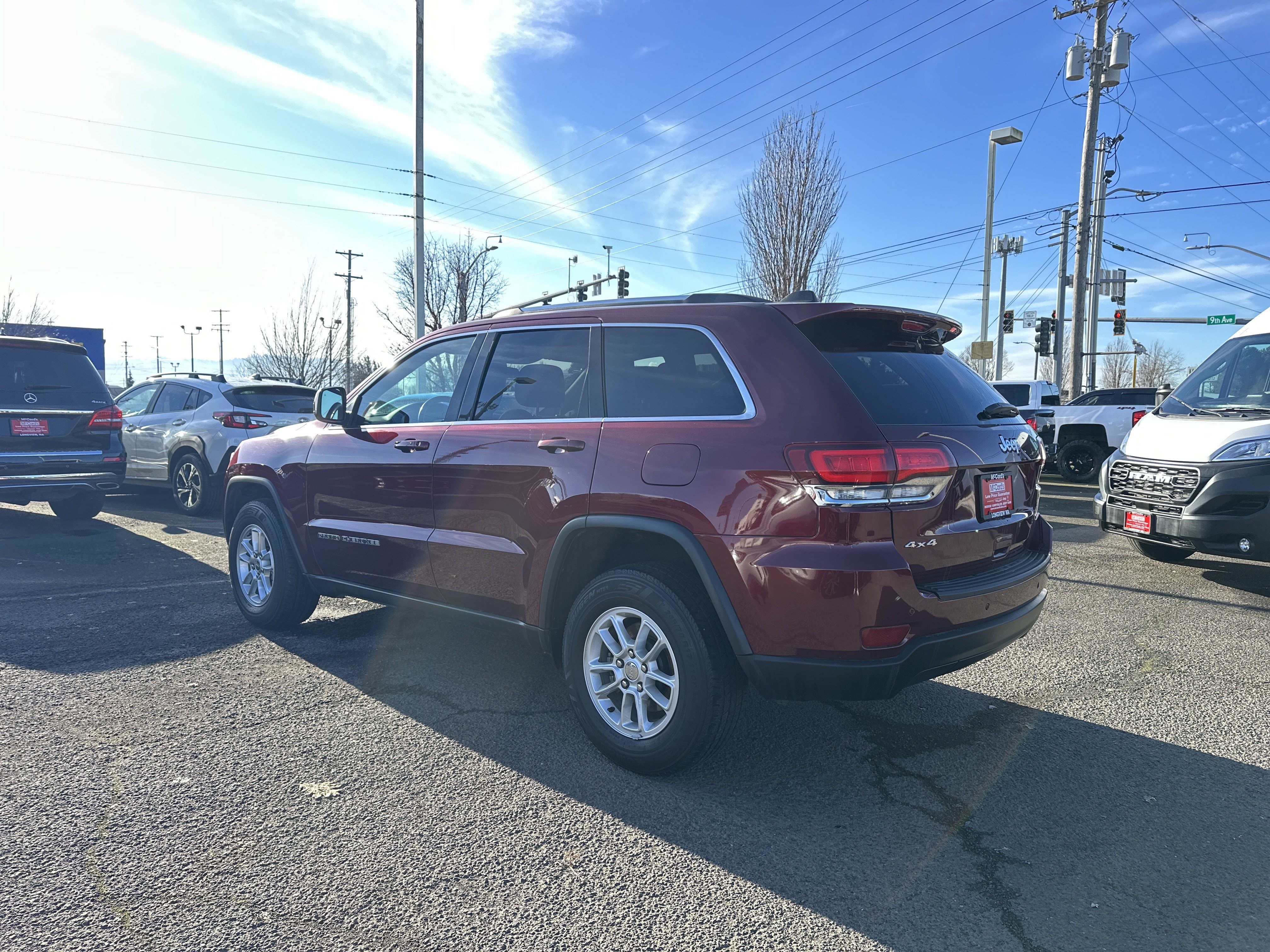 Used 2020 Jeep Grand Cherokee Laredo AWD/4WD image 3