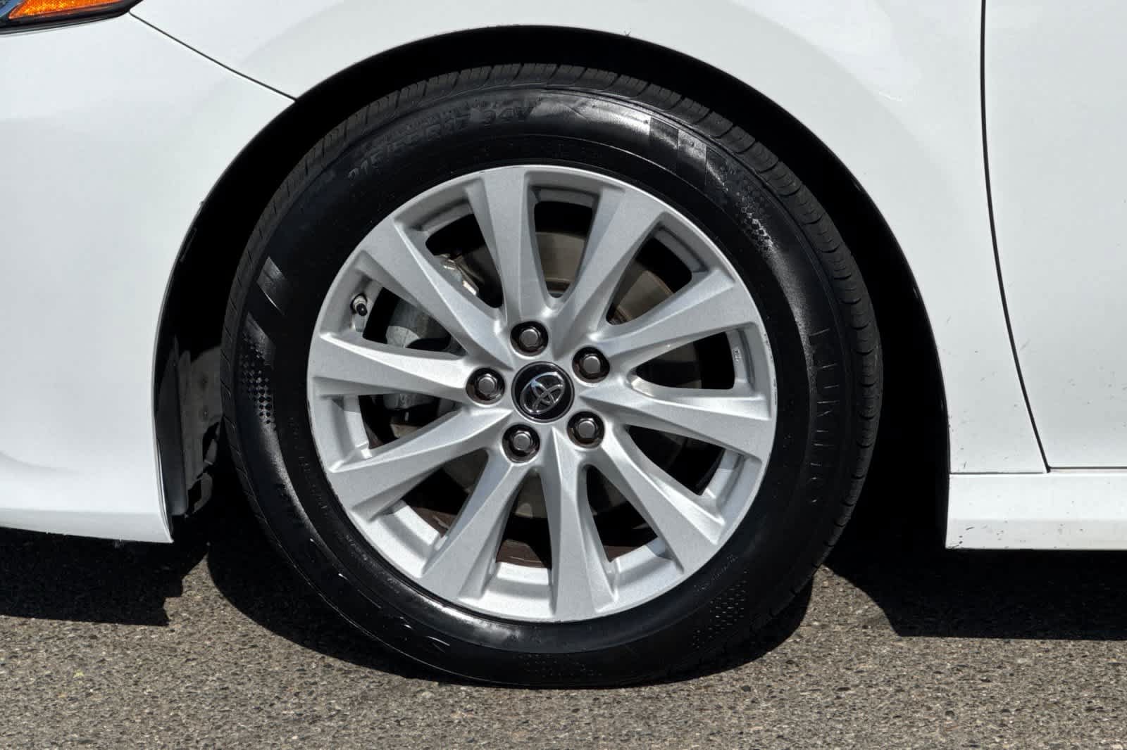 Used 2018 Toyota Camry LE FWD image 28