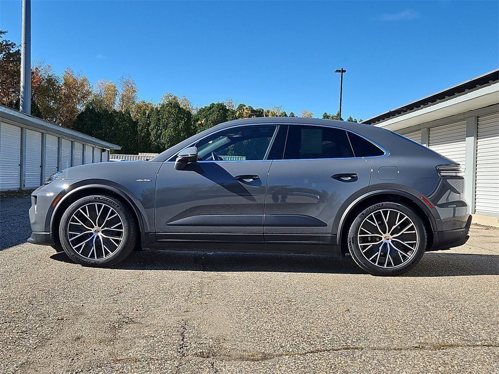 Certified 2025 Porsche Macan 4 Electric image 2