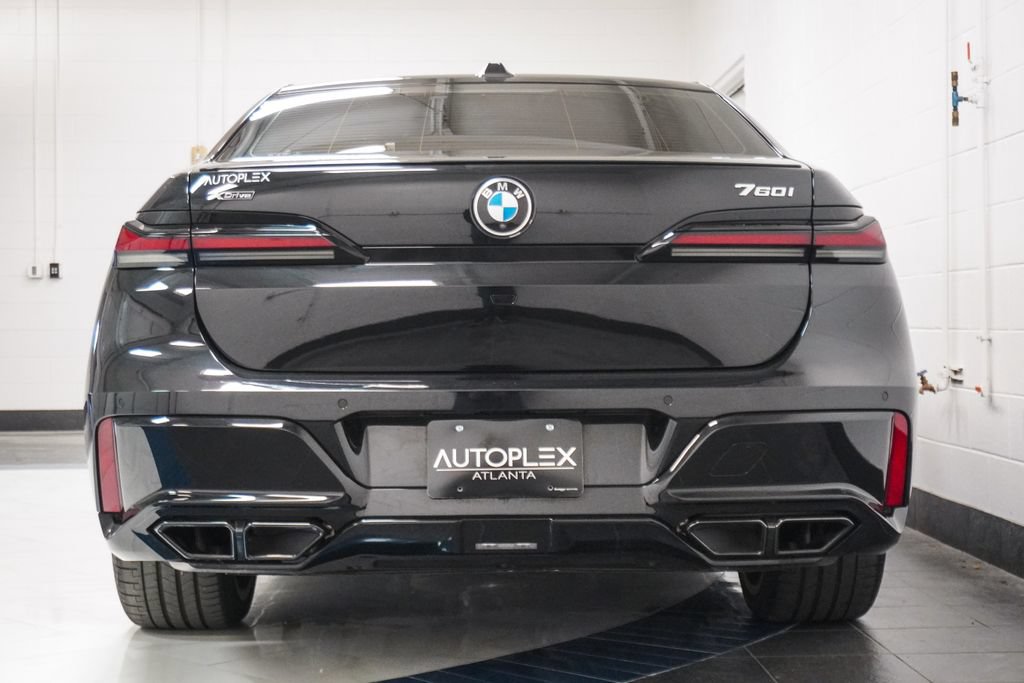 Used 2023 BMW 760i xDrive w/ Executive Package AWD/4WD image 39