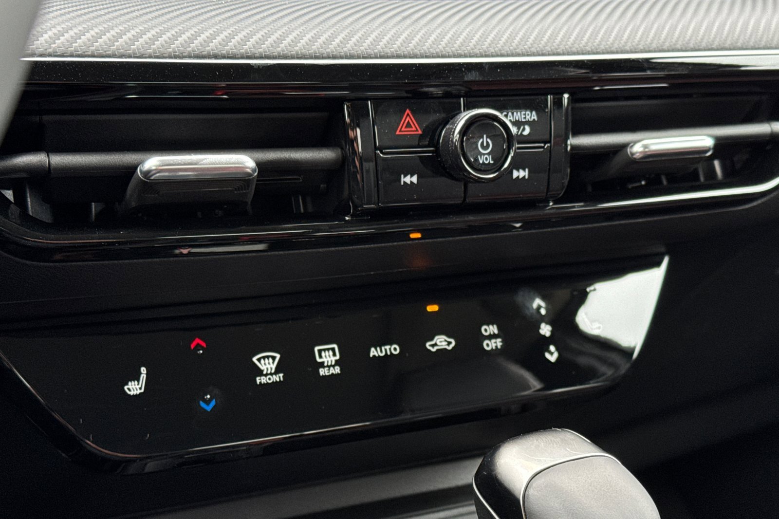 New 2026 Nissan Kicks SR w/ SR Premium Package image 17