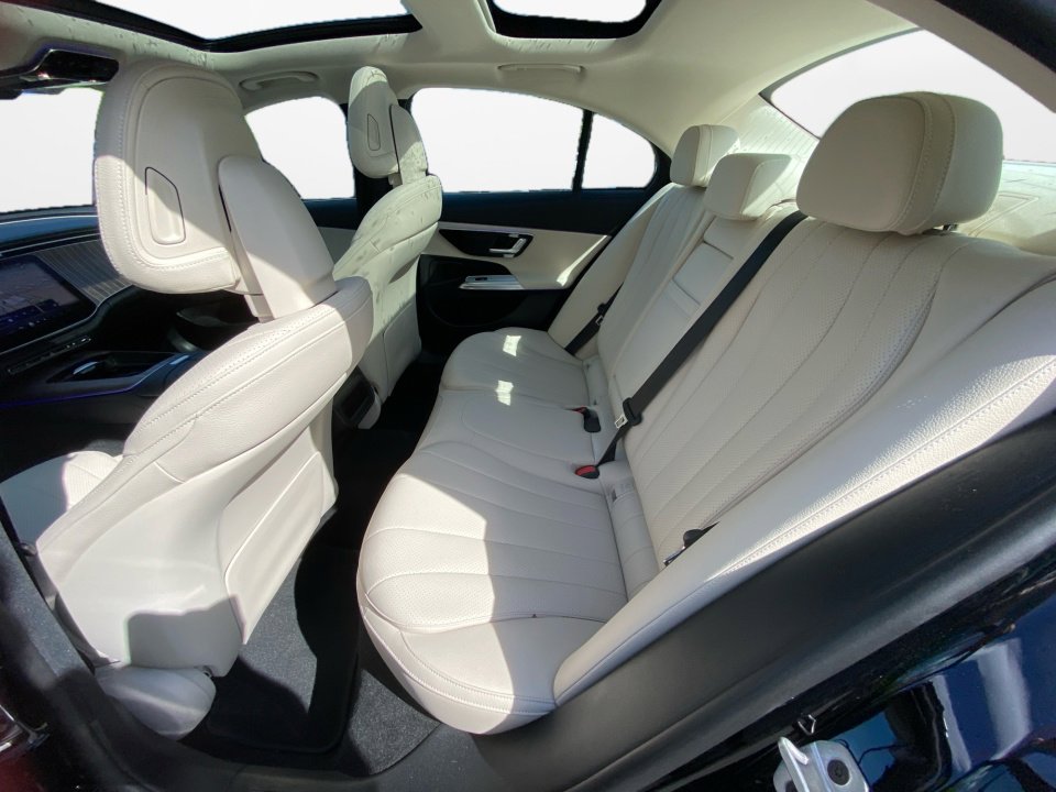 Used 2025 Mercedes-Benz E 350 4MATIC Sedan image 13