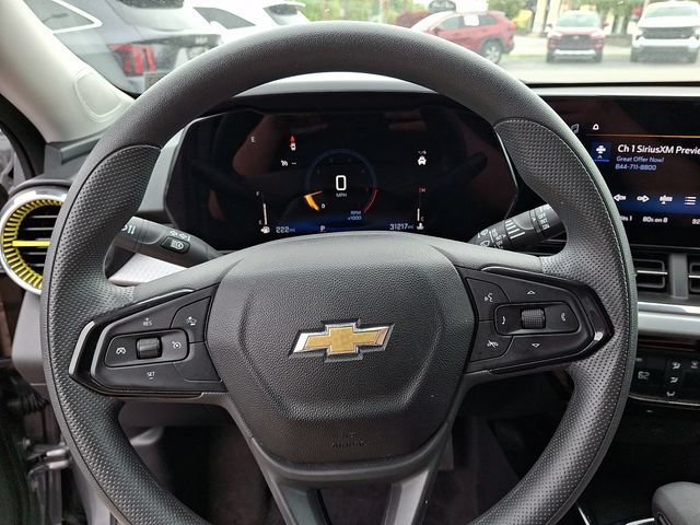 Used 2025 Chevrolet Trax LT FWD image 19
