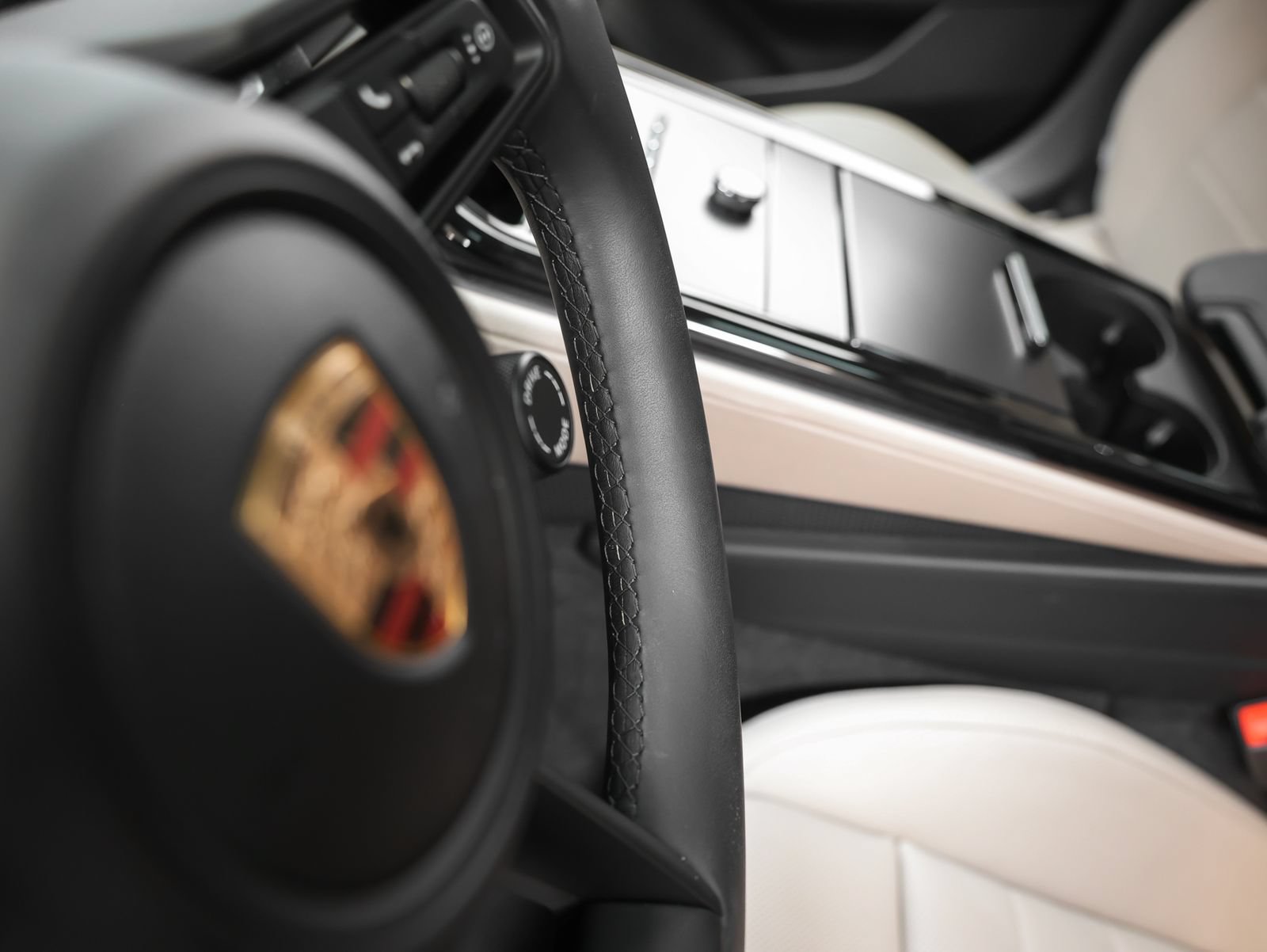 Certified 2025 Porsche Panamera 4 AWD/4WD image 39