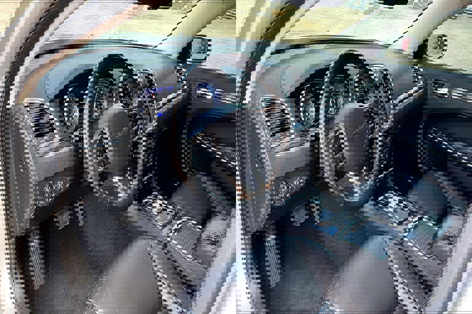 Used 2019 Chrysler 300 Touring L w/ Quick Order Package 22F image 17