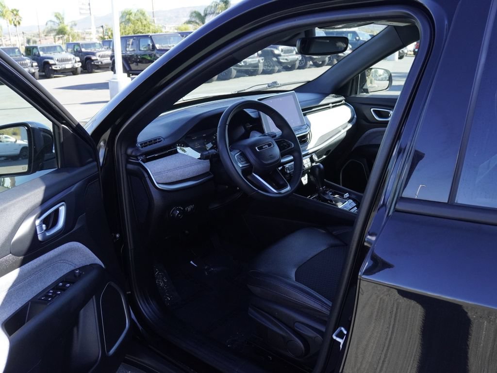 Certified 2024 Jeep Compass Latitude AWD/4WD image 23
