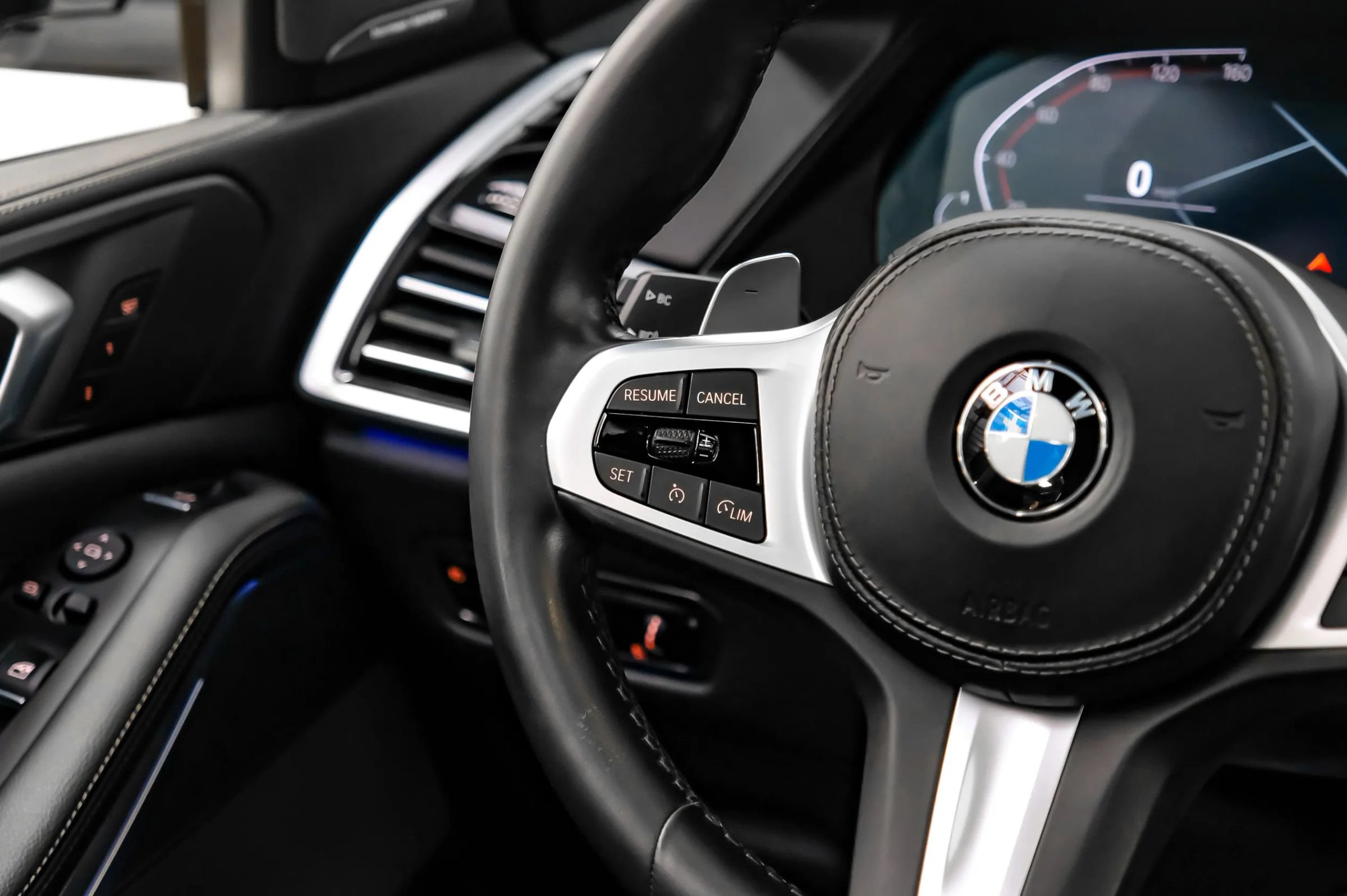 Used 2020 BMW X5 xDrive40i w/ M Sport Package AWD/4WD image 15