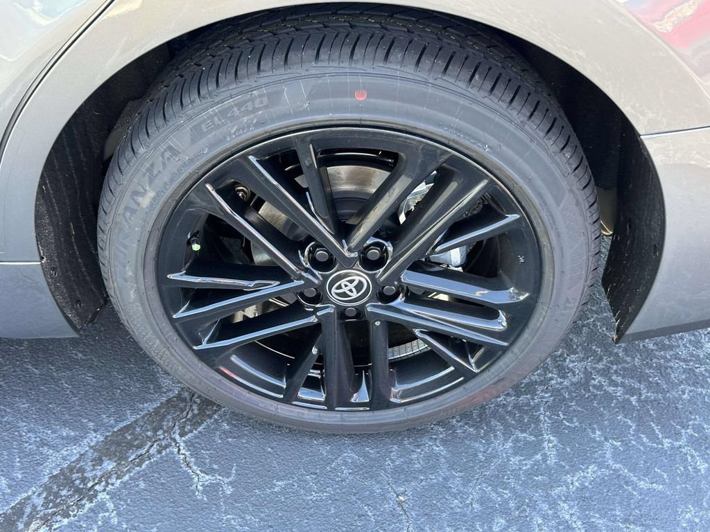 New 2026 Toyota Camry Hybrid FWD image 9