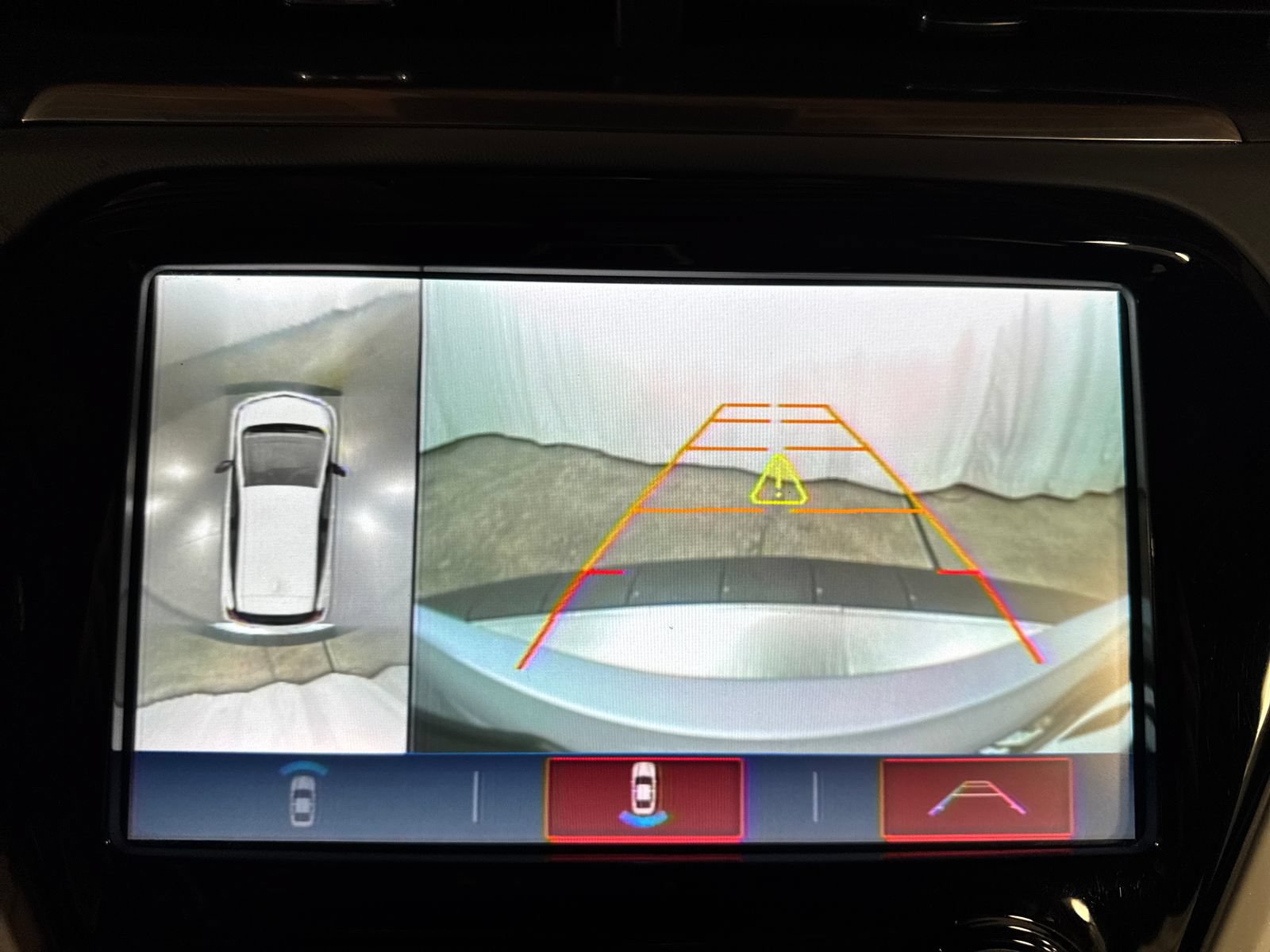 Used 2018 Chevrolet Bolt Premier w/ Driver Confidence II Package FWD image 22