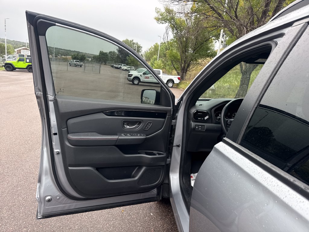 Used 2025 Honda Pilot TrailSport image 10