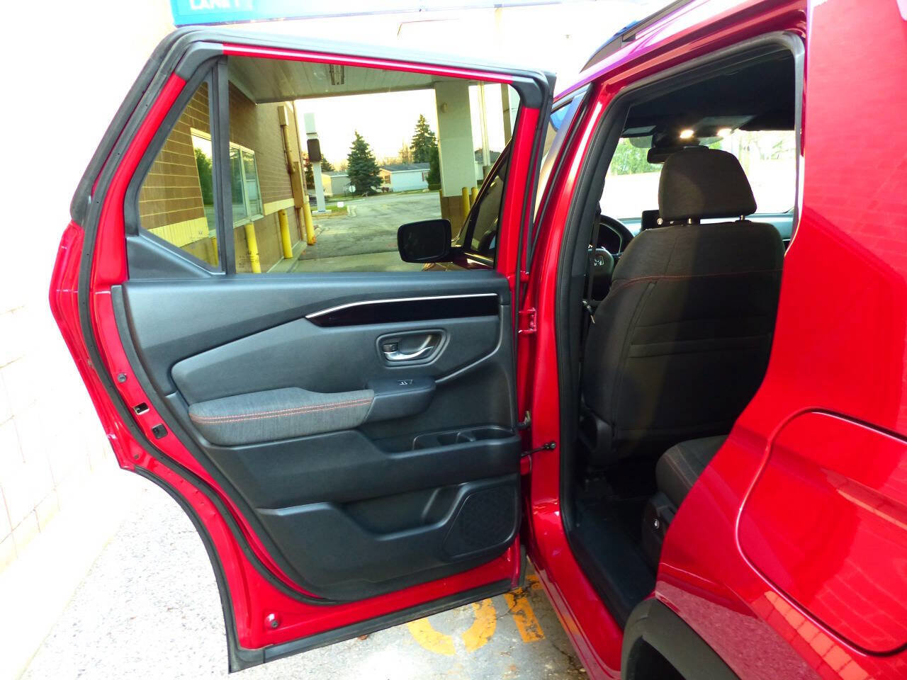 Used 2024 Honda Pilot Sport image 34