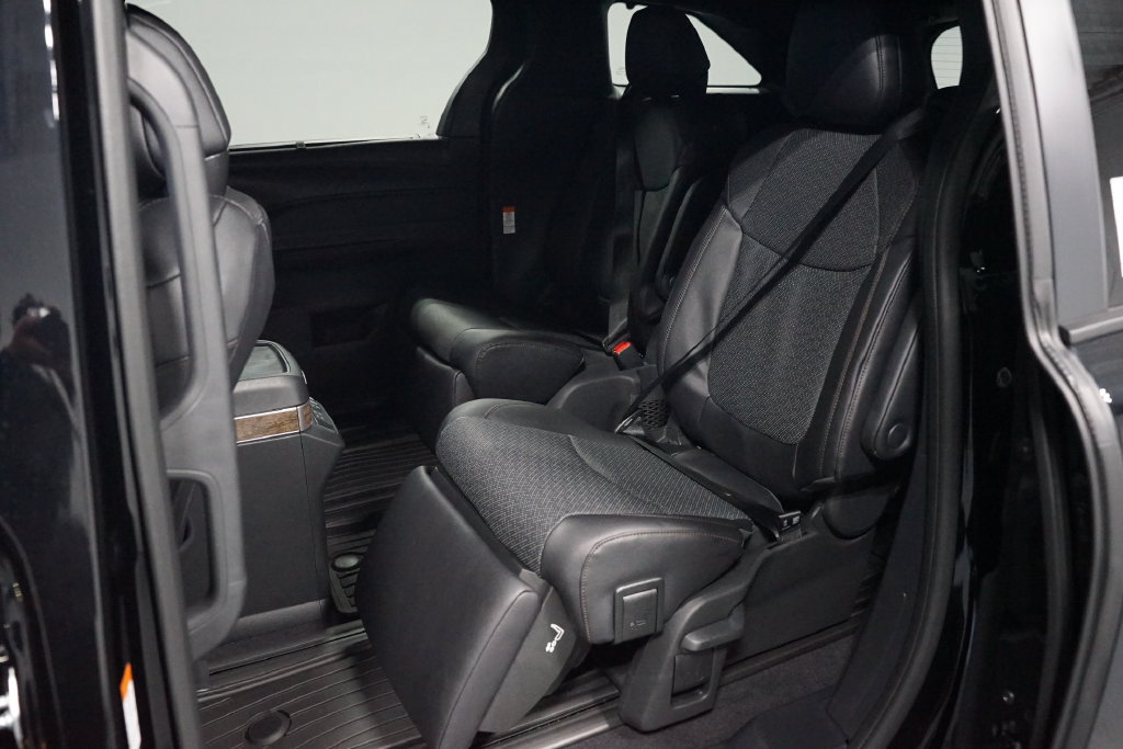 New 2026 Toyota Sienna Platinum AWD/4WD image 32