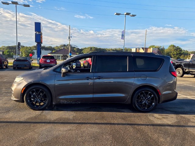 Used 2021 Chrysler Pacifica Touring w/ S Appearance Package FWD image 5