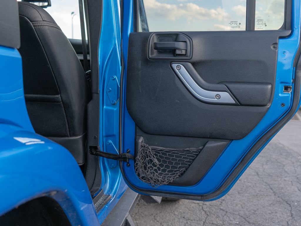 Used 2016 Jeep Wrangler Unlimited Sahara w/ Dual Top Group image 15