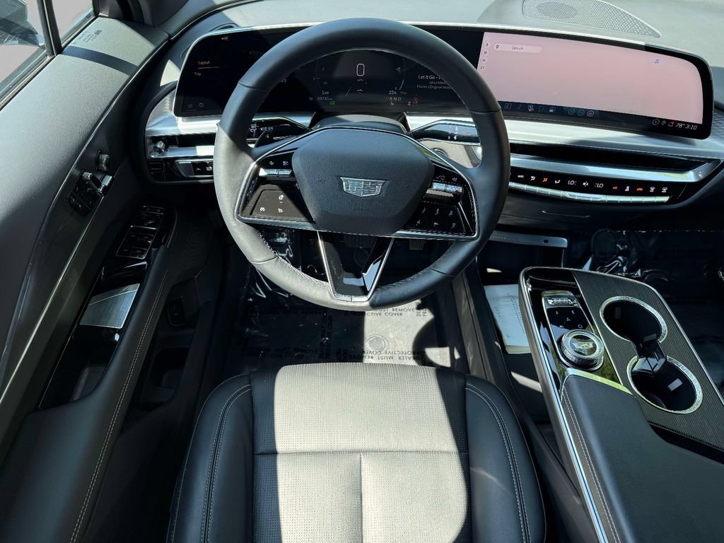 Used 2024 Cadillac Lyriq Luxury AWD/4WD image 4