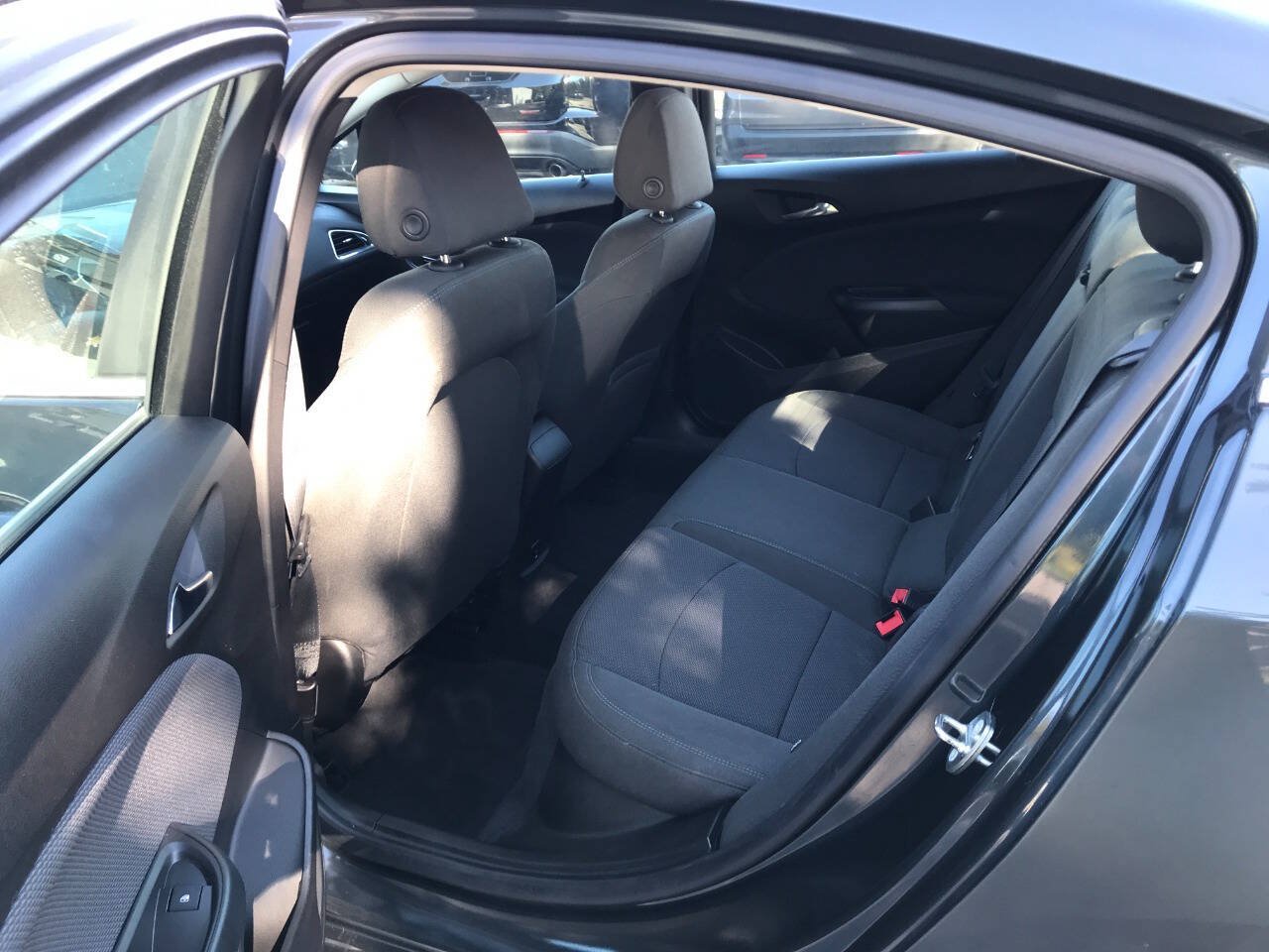 Used 2018 Chevrolet Cruze LT w/ Convenience Package FWD image 10